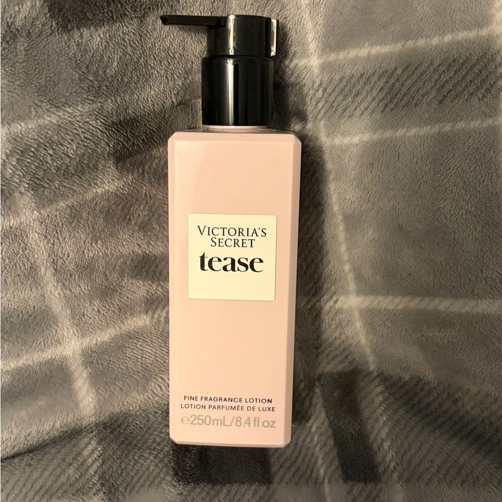 Victoria's Secret Tease Fine Fragrance Lotion NWT